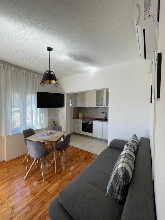 Apartman Ana Vrlika Exterior photo
