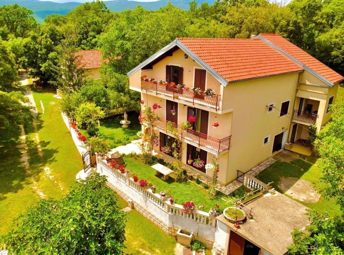 Apartman Ana Vrlika Exterior photo